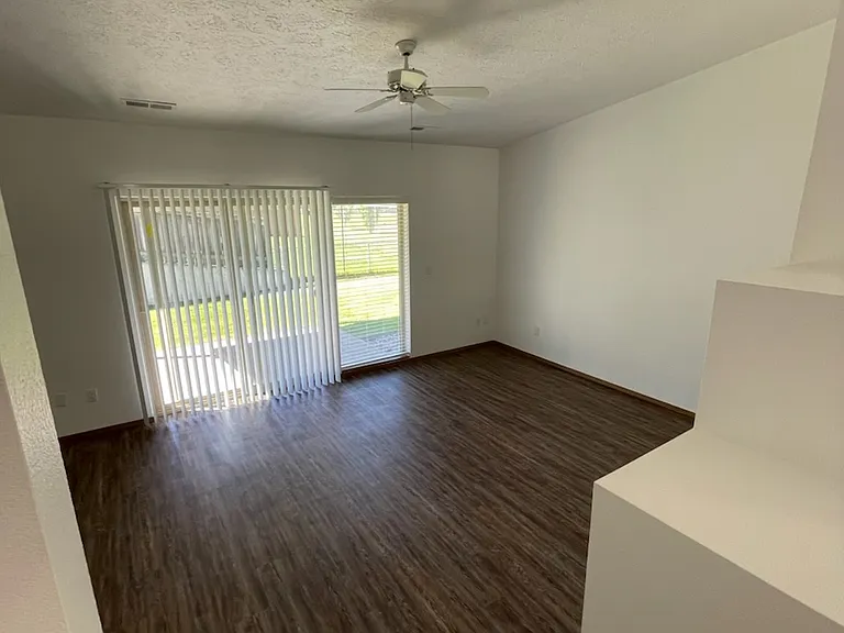 618 E Cozza Dr — Photo 20