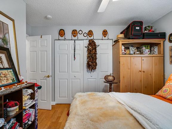 5th image of 51 Hickory Hollow Cir