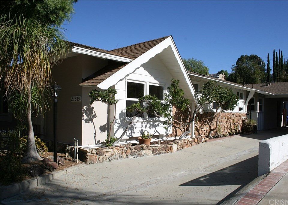 1st image of 21575 Mulholland Dr