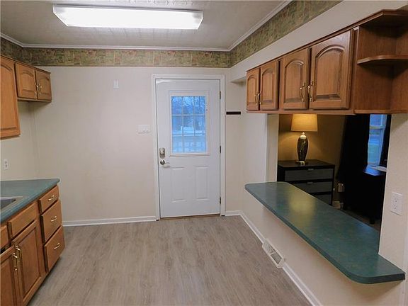 3rd image of 199 Sagerville Ln
