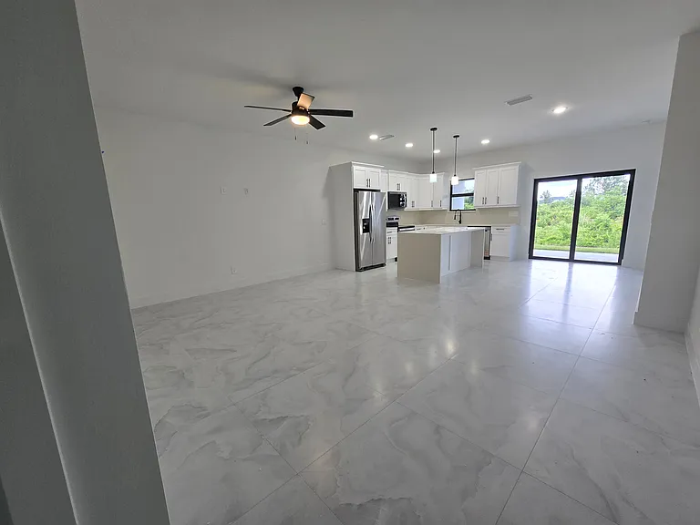 481 Linden Ave S #481 — Photo 2