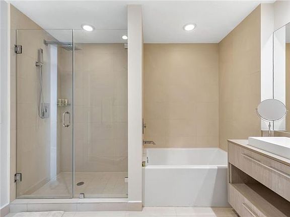 2nd image of 4111 S Ocean Dr #H3