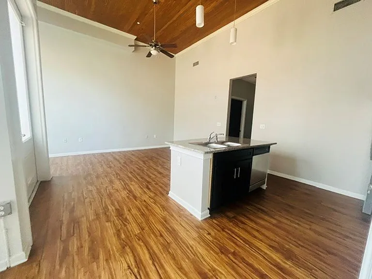Lofts at Poplar Pointe — Photo 9