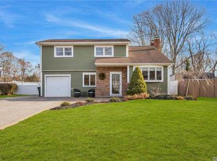 25 Cinque Ln, Bayport, NY 11705