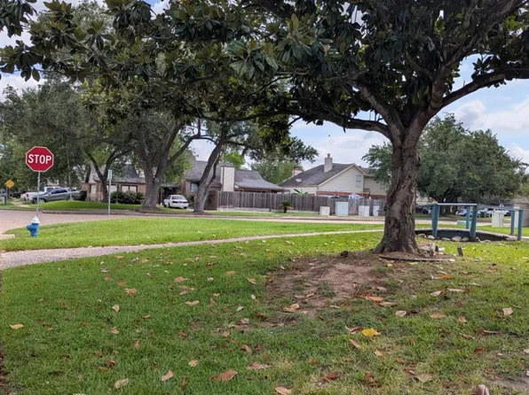 9103 Belle Glen Dr, Houston, TX 77099