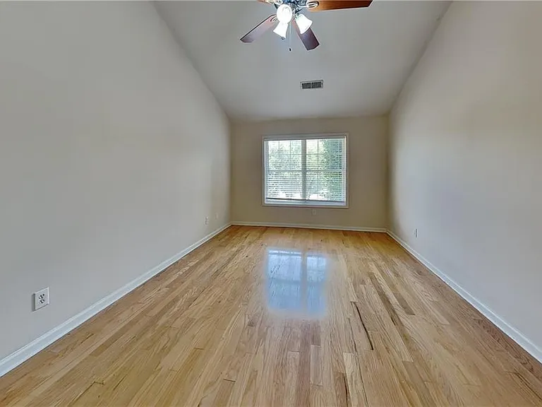 500 Cottonwood Close — Photo 8