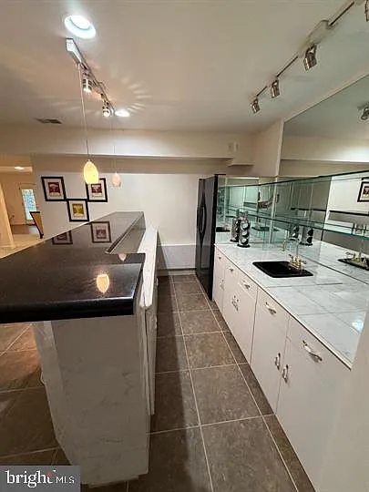 5 bed, 4.5 bath, 6124 sqft, $5,950 — Photo 4