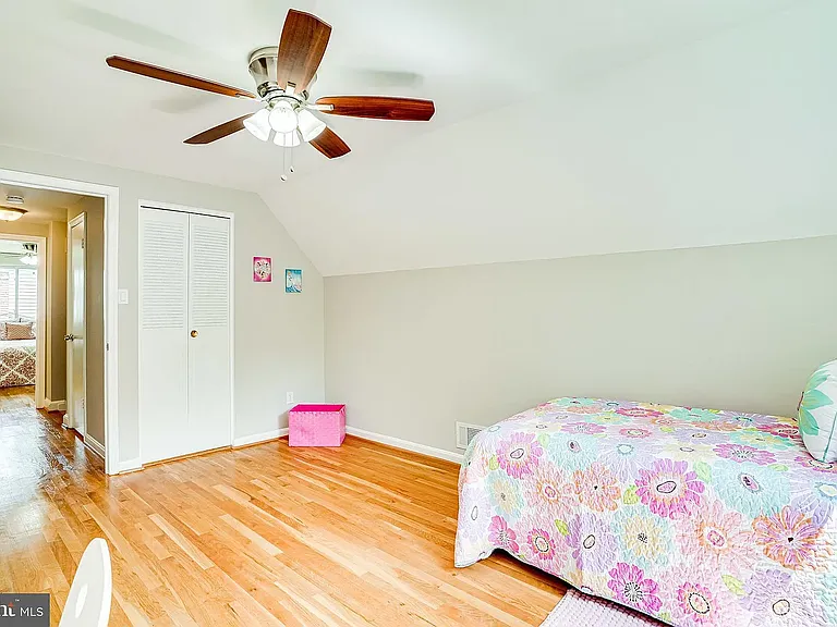 8475 Thames St — Photo 19