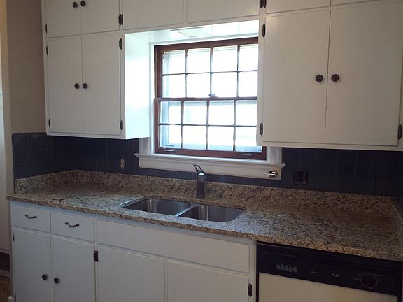 4th image of 1216 Campbell St