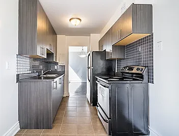 477 Elizabeth St — Photo 16
