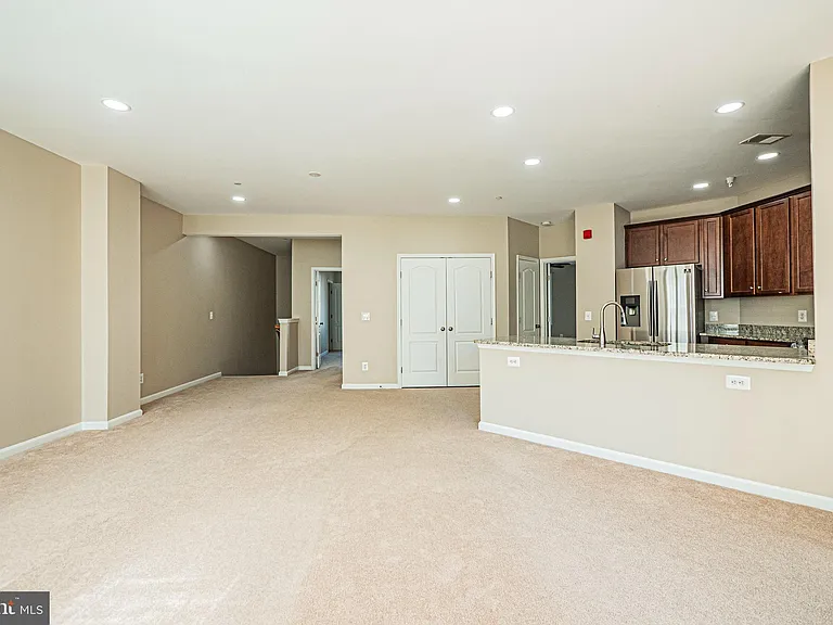 24680 Byrne Meadow Sq — Photo 4
