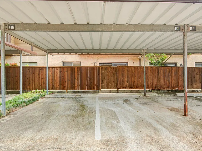 11711 Memorial Dr #11 — Photo 31