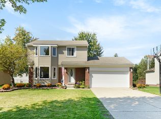 22269 Brookfield Dr, South Lyon, MI 48178