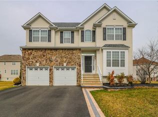 24 Eddington Ln S, Monroe Township, NJ 08831