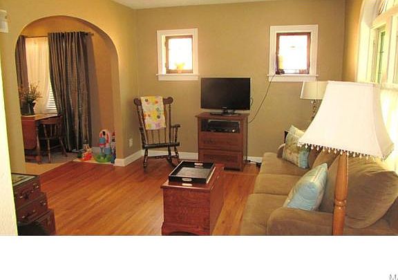 4th image of 6325 Winona Ave