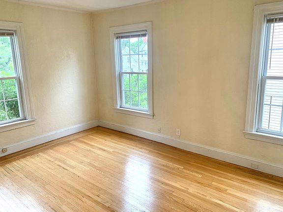 4th image of 186 Waterman St #16