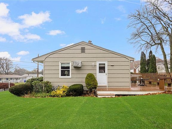 4th image of 16 Bayberry Dr