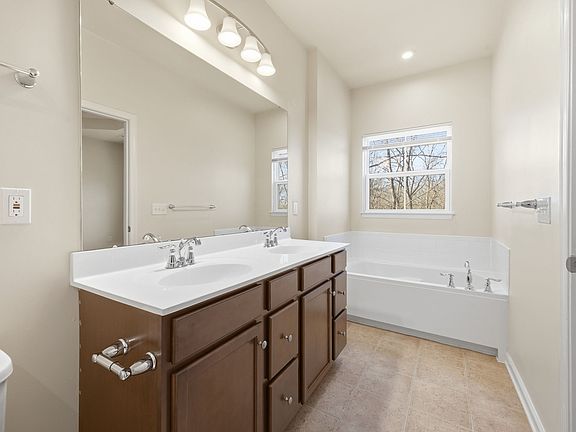 4th image of 4301 Whitfield Ln #1