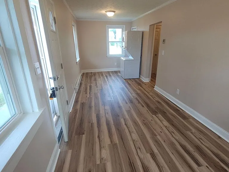 912 Forest St — Photo 2
