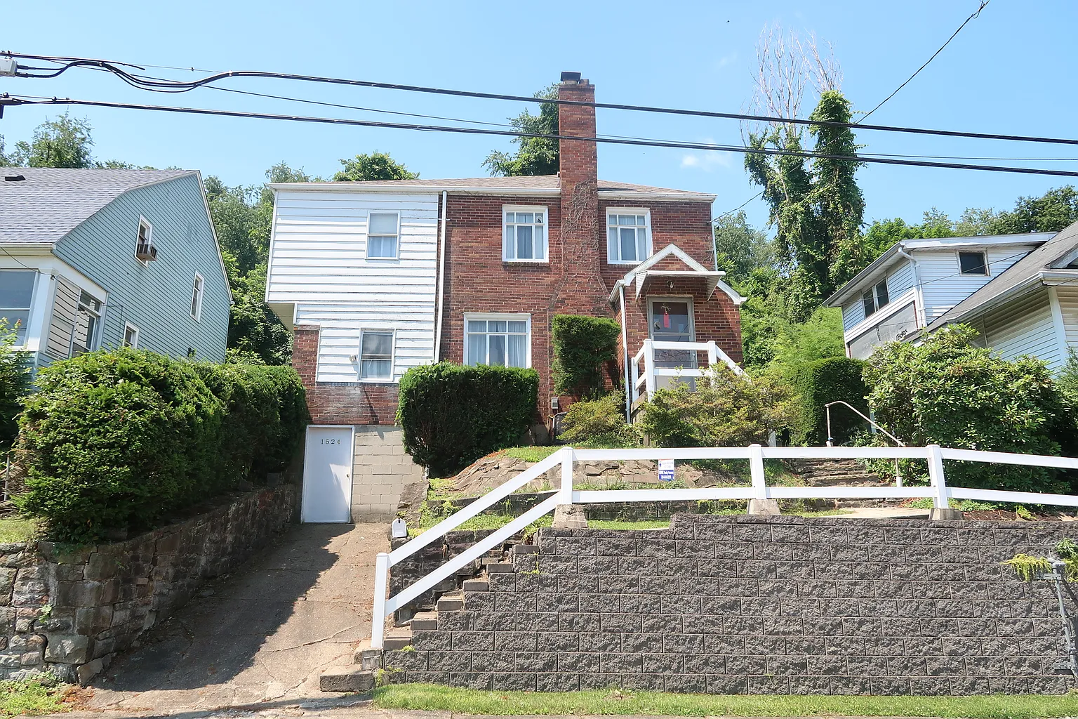 1524 Summit St photo 1