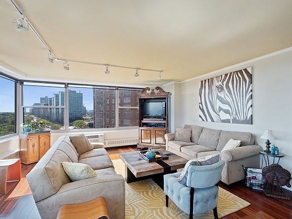 4th image of 3900 N Lake Shore Dr APT 11A