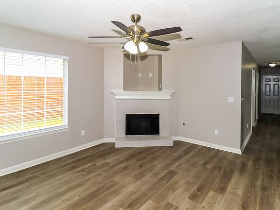 4th image of 1497 Pemberton Ln