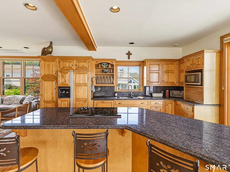 25 Spencer Ave — Photo 11