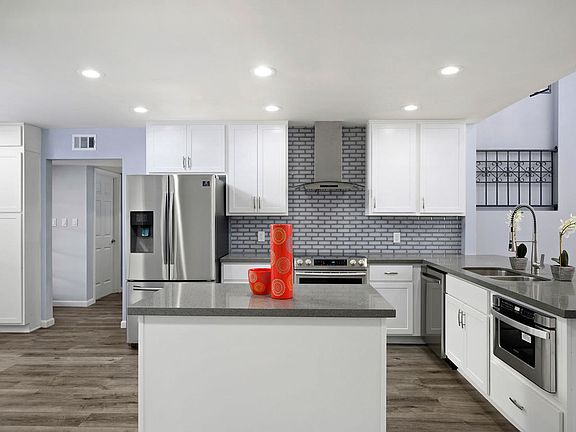 2nd image of 2607 E Beekman Pl