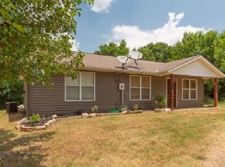 123 E El Paso Ave, Yale, OK 74085