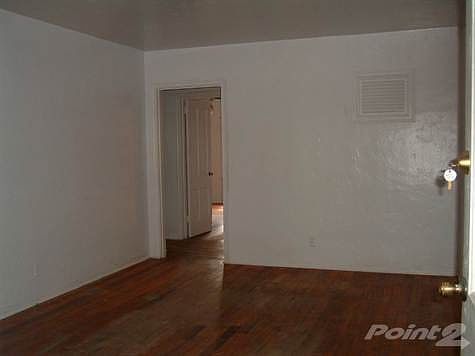 1215 E. 54th Street 003