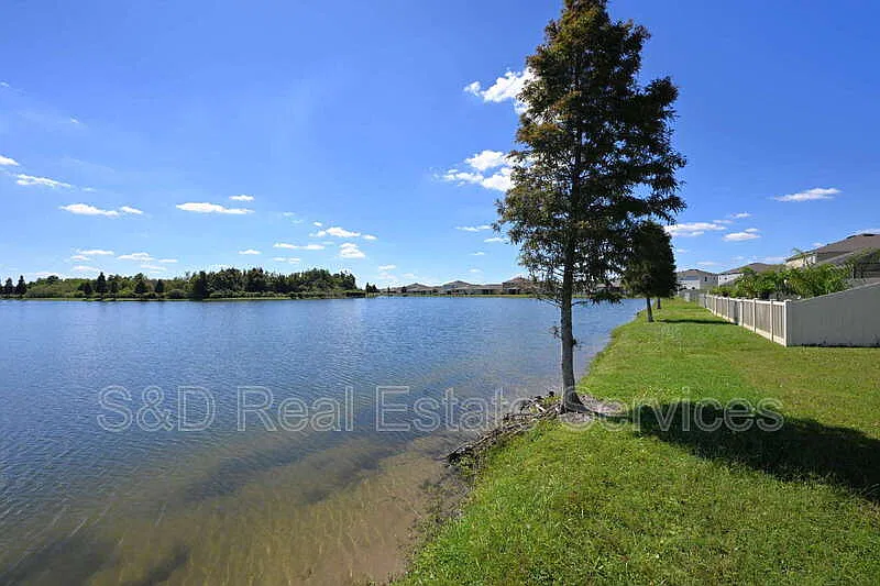 4 bed, 2.0 bath, 1850 sqft, $2,495 — Photo 2
