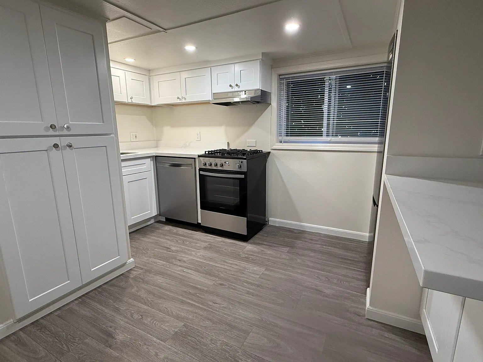 1 bed, 800 sqft, $1,700 — Photo 2