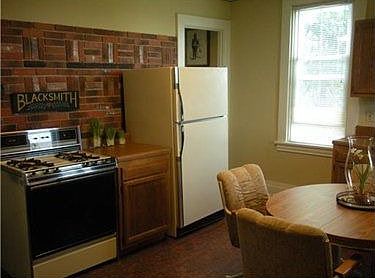 3rd image of 219 Holiday Dr
