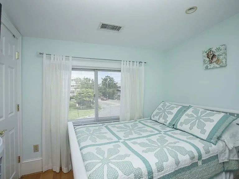 63 Glades Rd — Photo 17