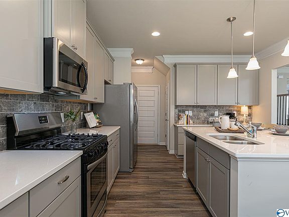3rd image of 106 Lincoln Gray Cir