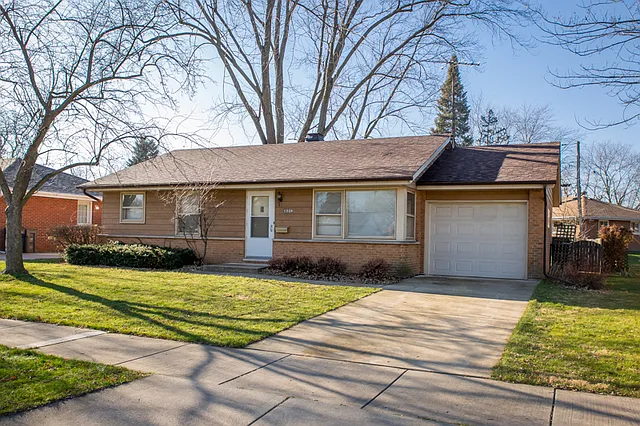 1228 Hiawatha Dr photo 1