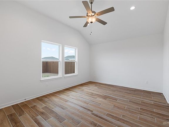5th image of 3213 El Paso Dr