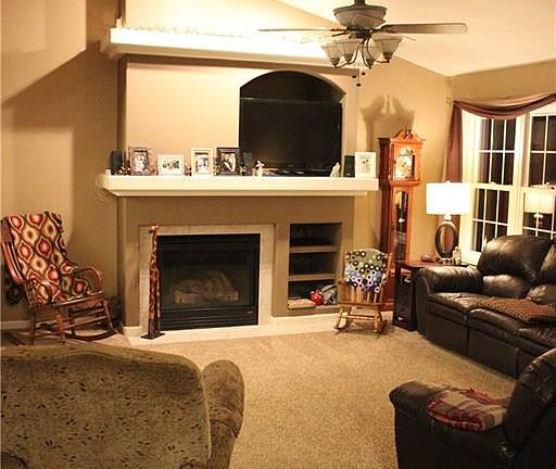 4th image of 1074 Woodberry Ln