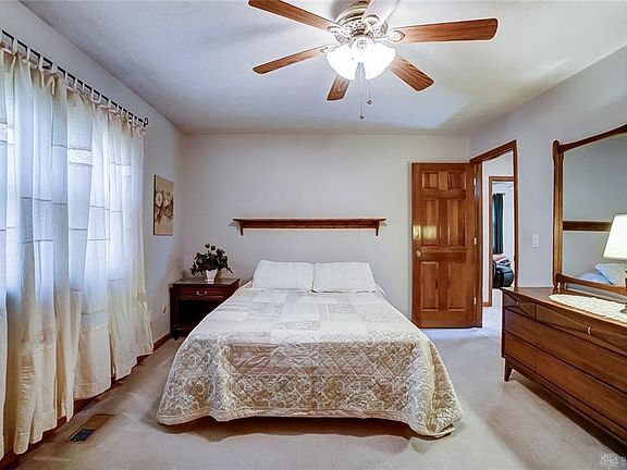 4th image of 6901 Castlebrook Dr