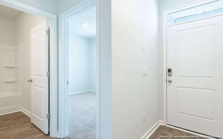 135 Congaree Ct — Photo 2