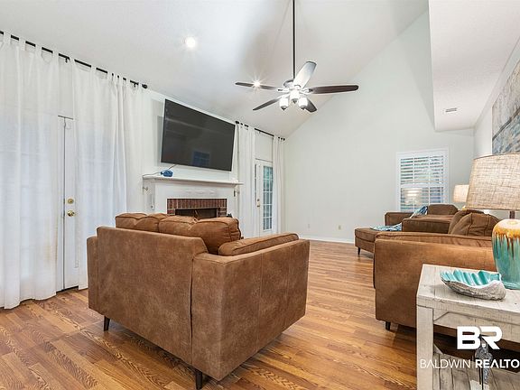 4th image of 102 Tomrick Cir