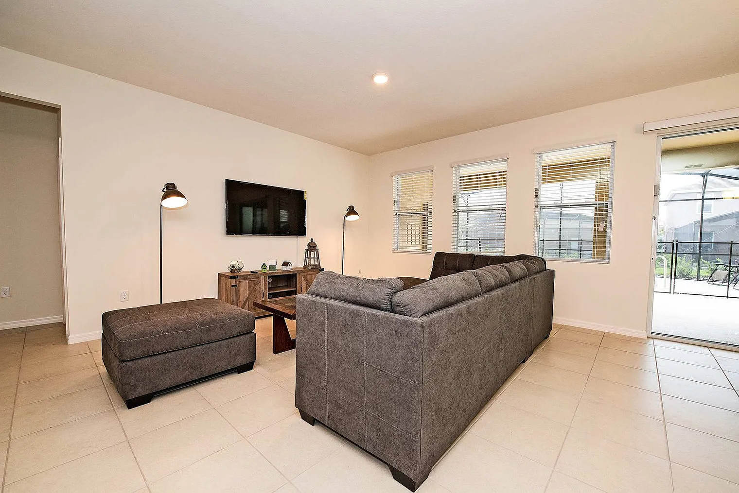 5 bed, 4.0 bath, 2820 sqft, $2,525 — Photo 4