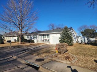 1007 Sun Valley Dr S, Grand Island, NE 68801