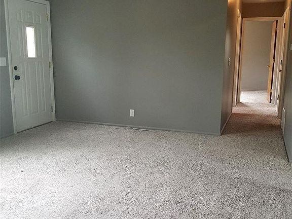 3rd image of 1209 Sunny Ln