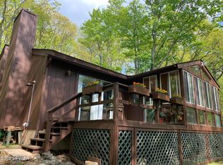 803 Saint James Ct, Lords Valley, PA 18428