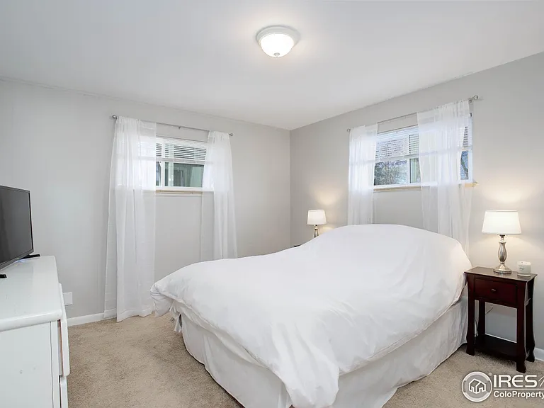 690 W Elmhurst Pl — Photo 17