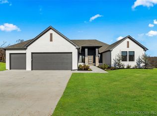 19009 E Round Mountain Rd, Catoosa, OK 74015