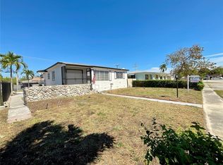 31 W 64th St, Hialeah, FL 33012