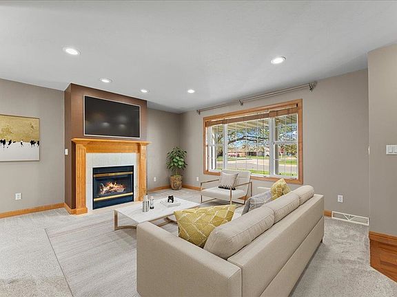 3rd image of 407 Waterview Rd