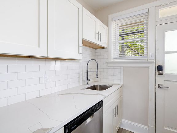 2nd image of 4963 Winona Ave #3L